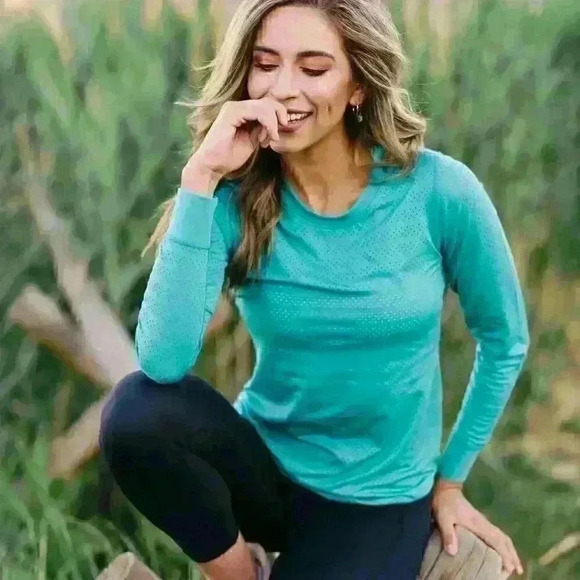 ZYIA Tops - Zyia Active Long Sleeve Teal Chill Tee Size Large Excellent Used Condition